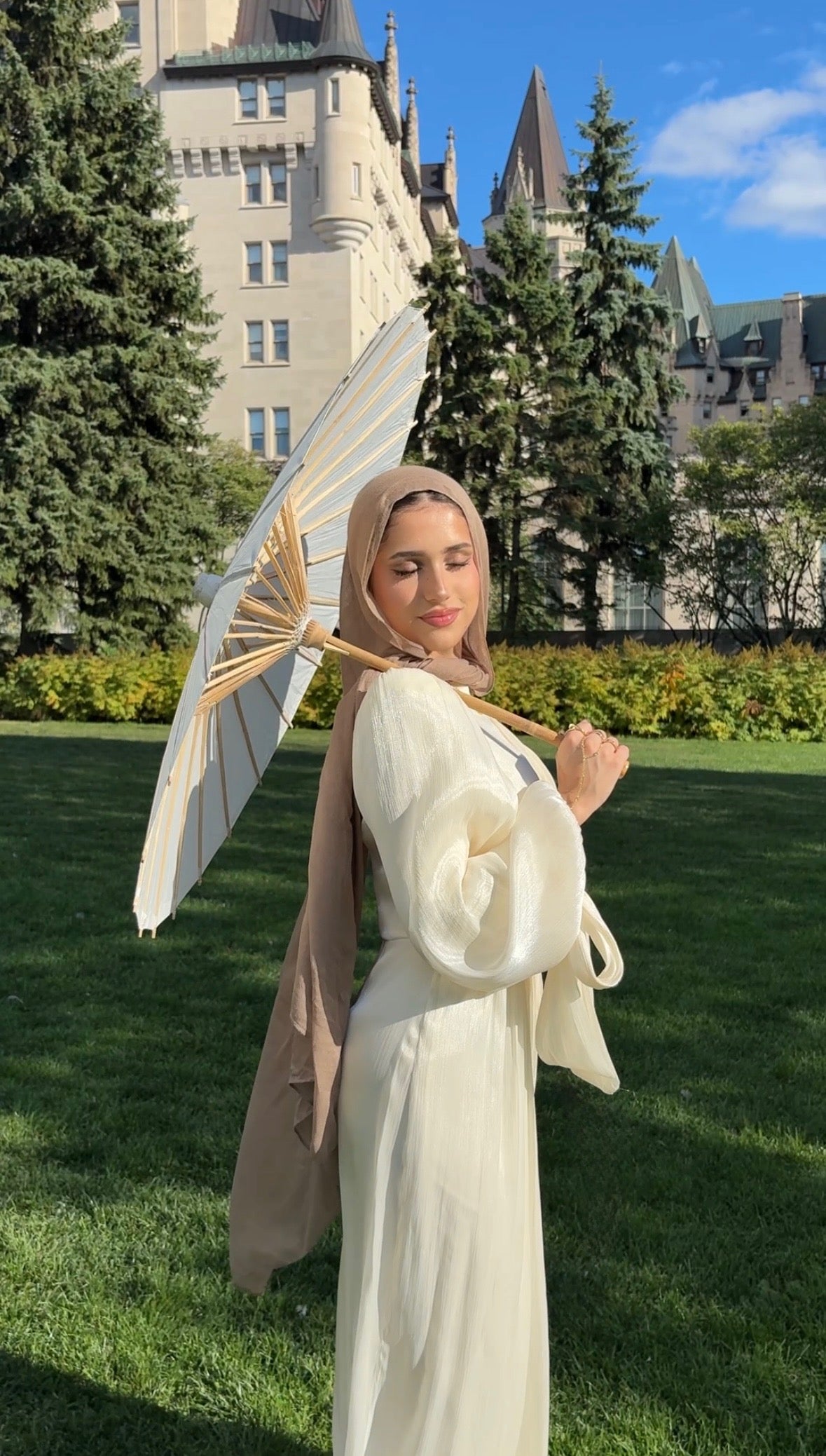Zahraa - Buttery Soft Twist Detail Dress - Cream
